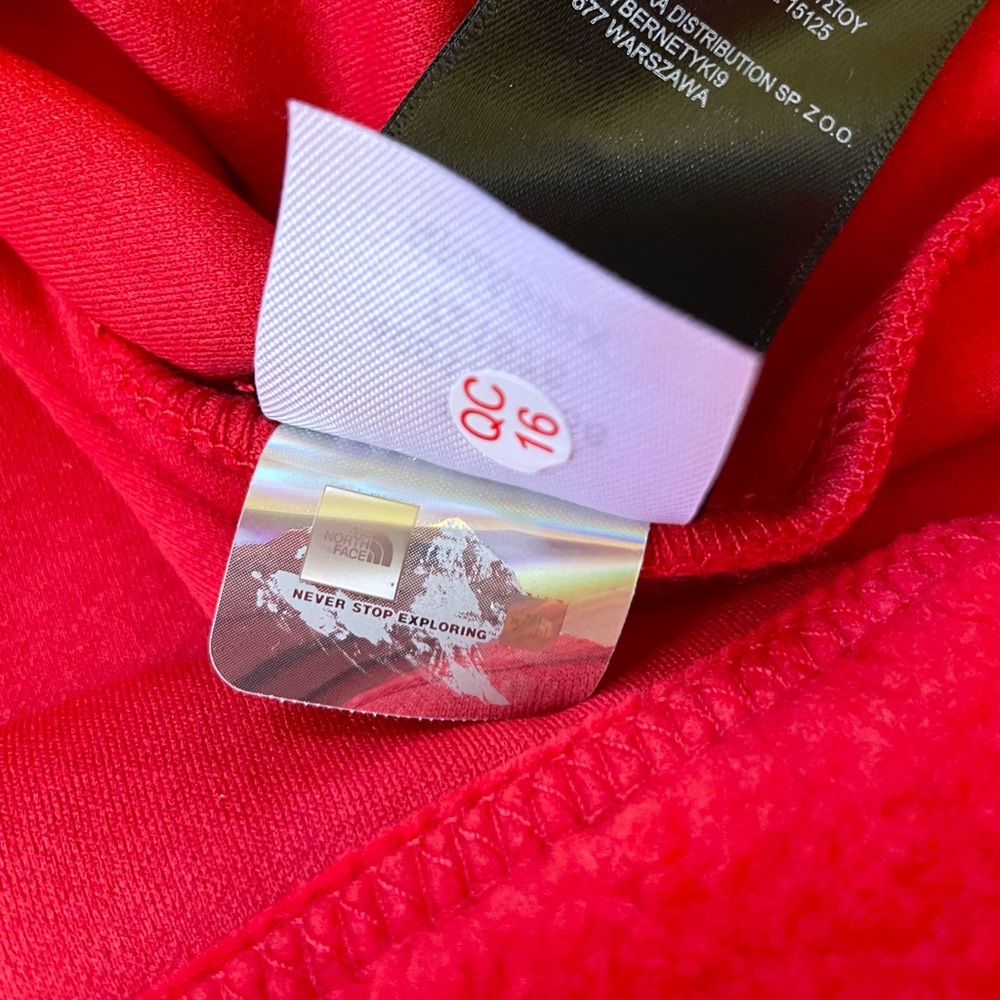 The North Face Men’s Novelty Fleece Hoodie In Red - Picture 6 of 6